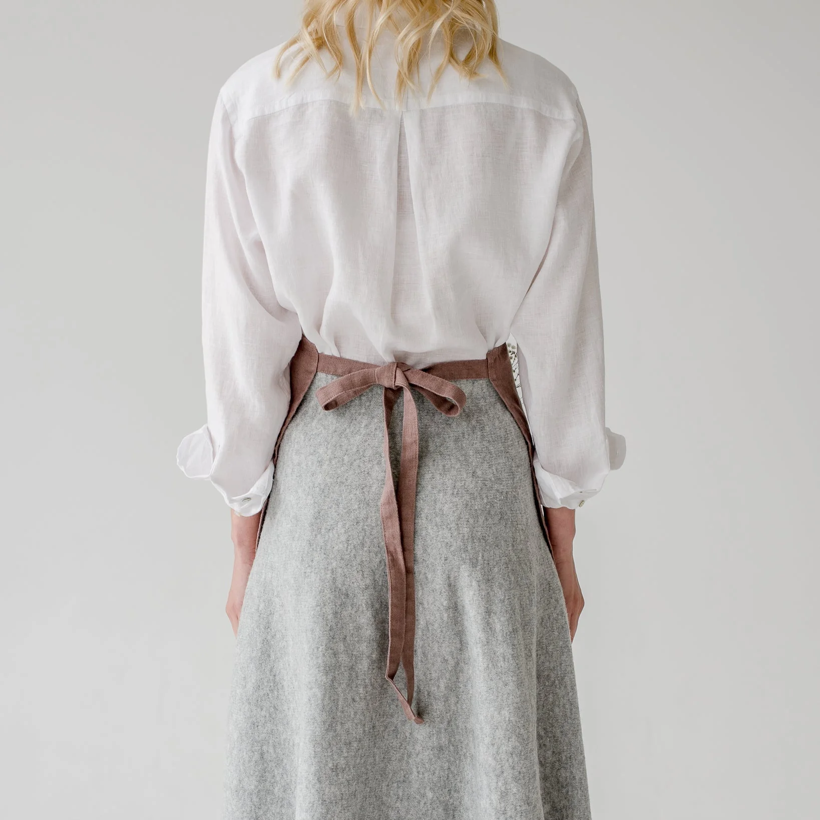Ashes of Roses Linen Daily Apron - Image 2