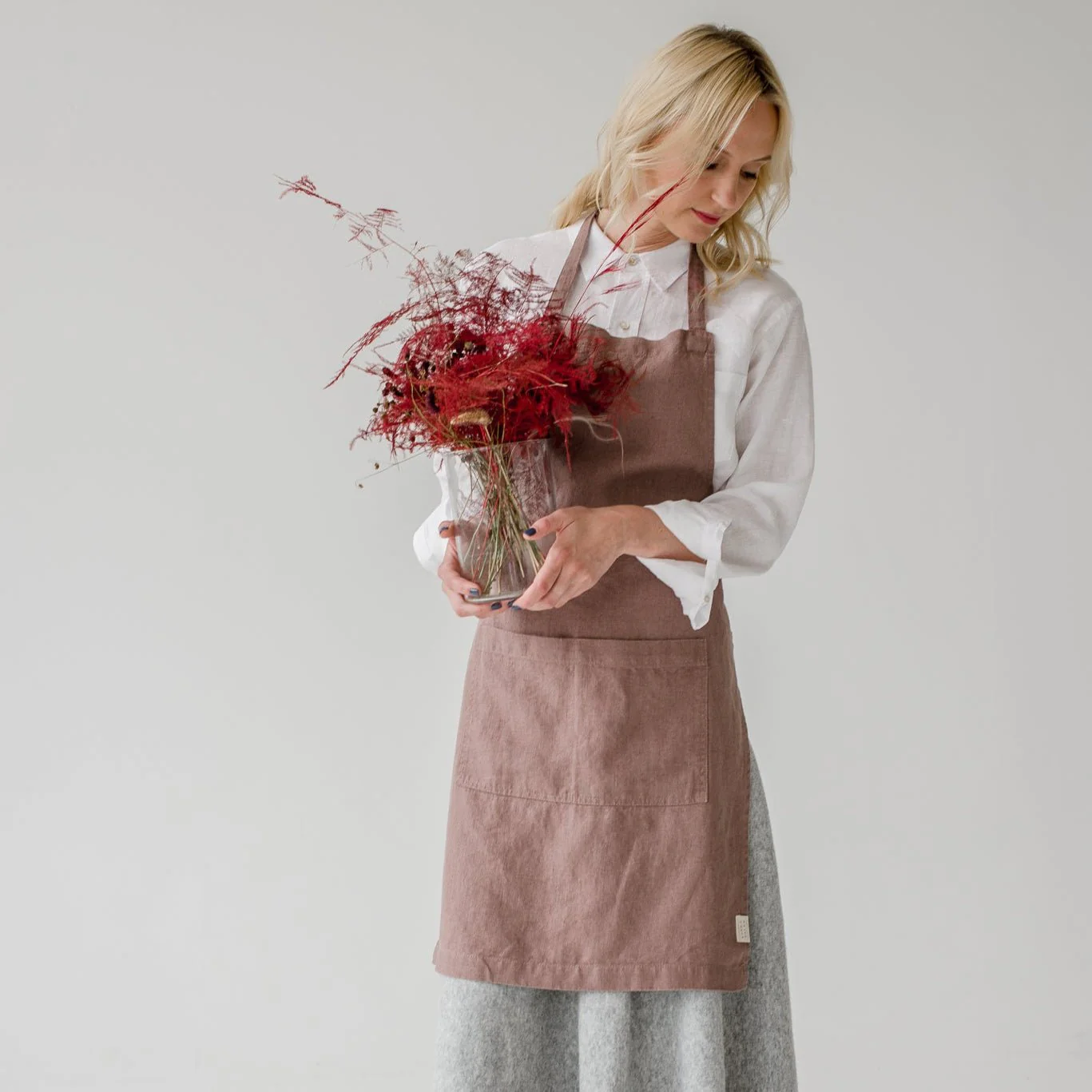 Ashes of Roses Linen Daily Apron - Image 3