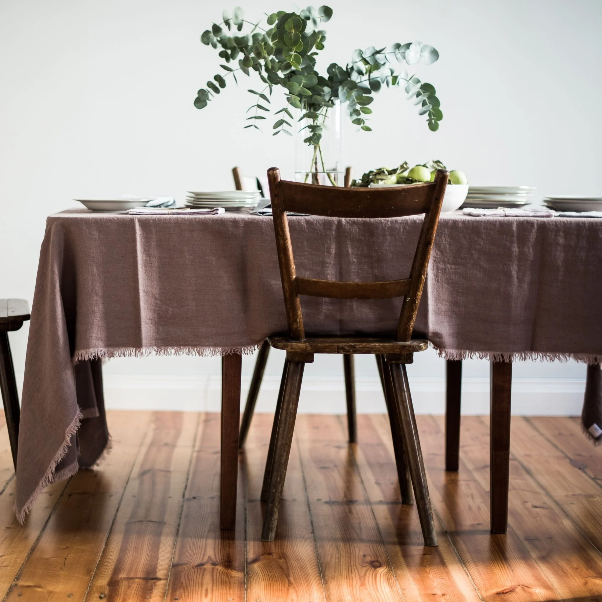Ashes of Roses Linen Tablecloth with Fringes - Image 2