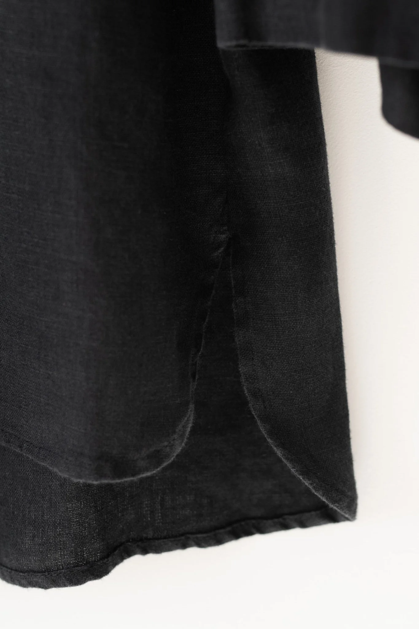 Black Linen Bilberry Top - Image 4