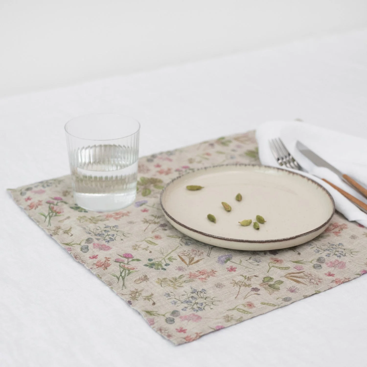 Botani Lightweight Linen Placemat - Image 2