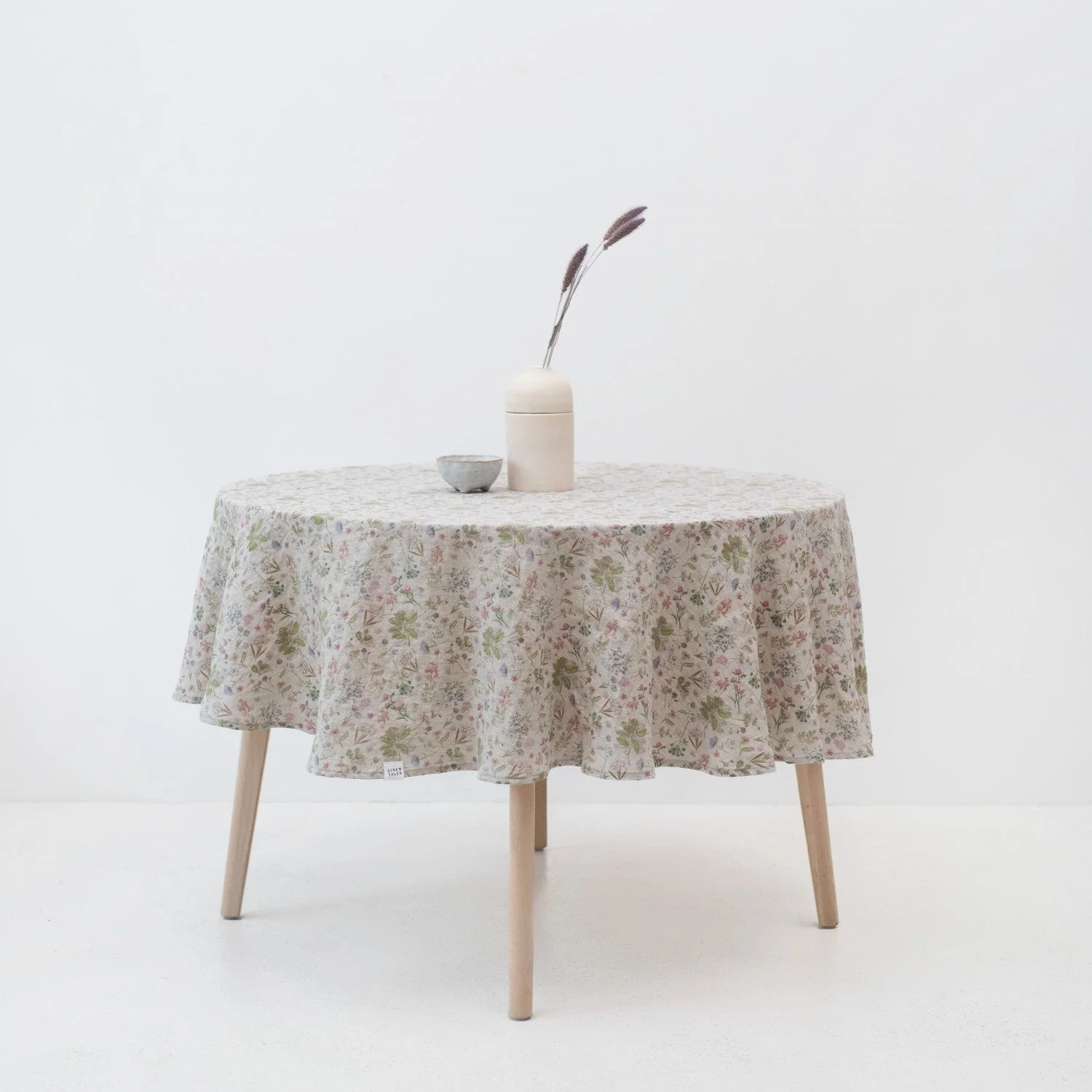 Botani Lightweight Linen Round Tablecloth
