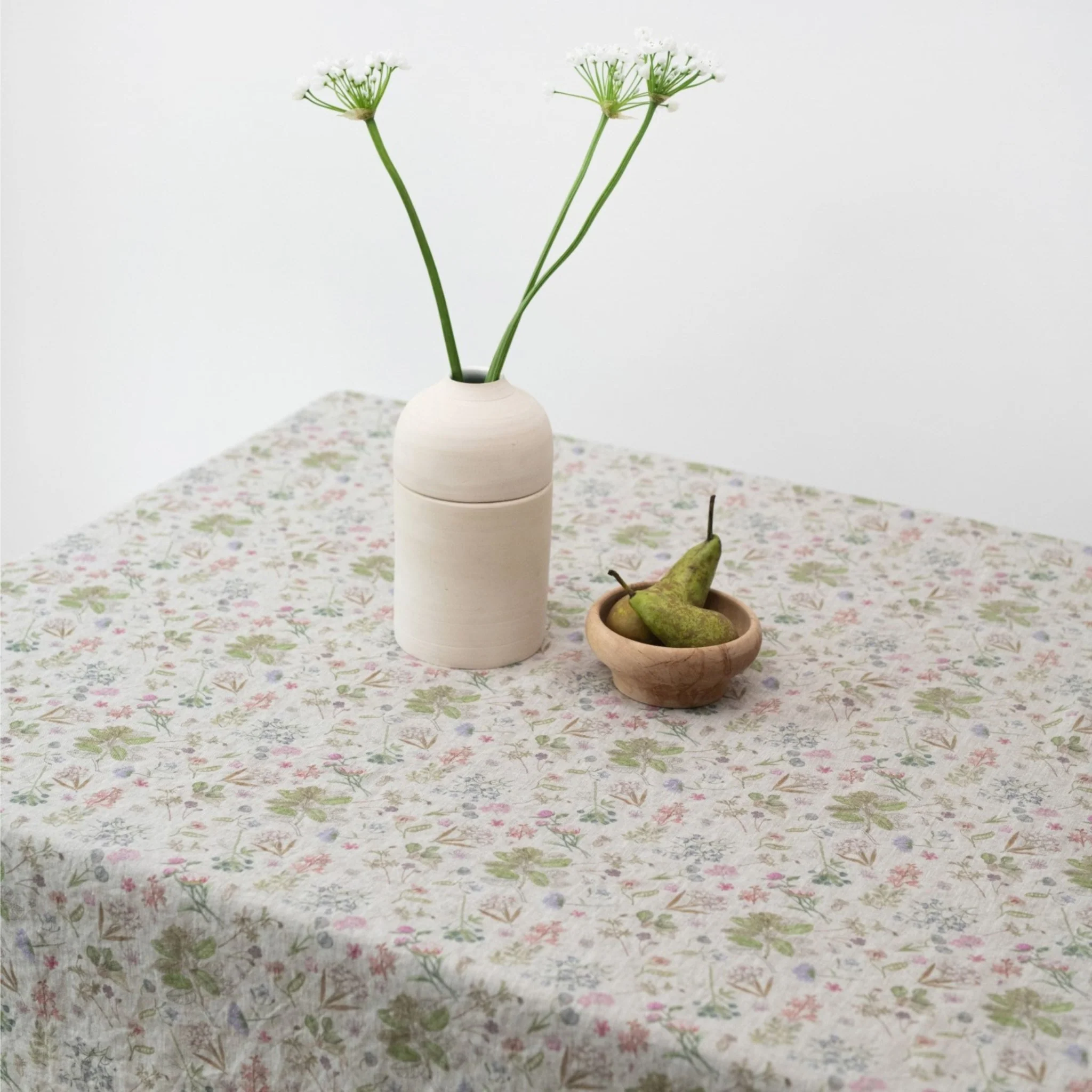 Botani Lightweight Linen Tablecloth - Image 3