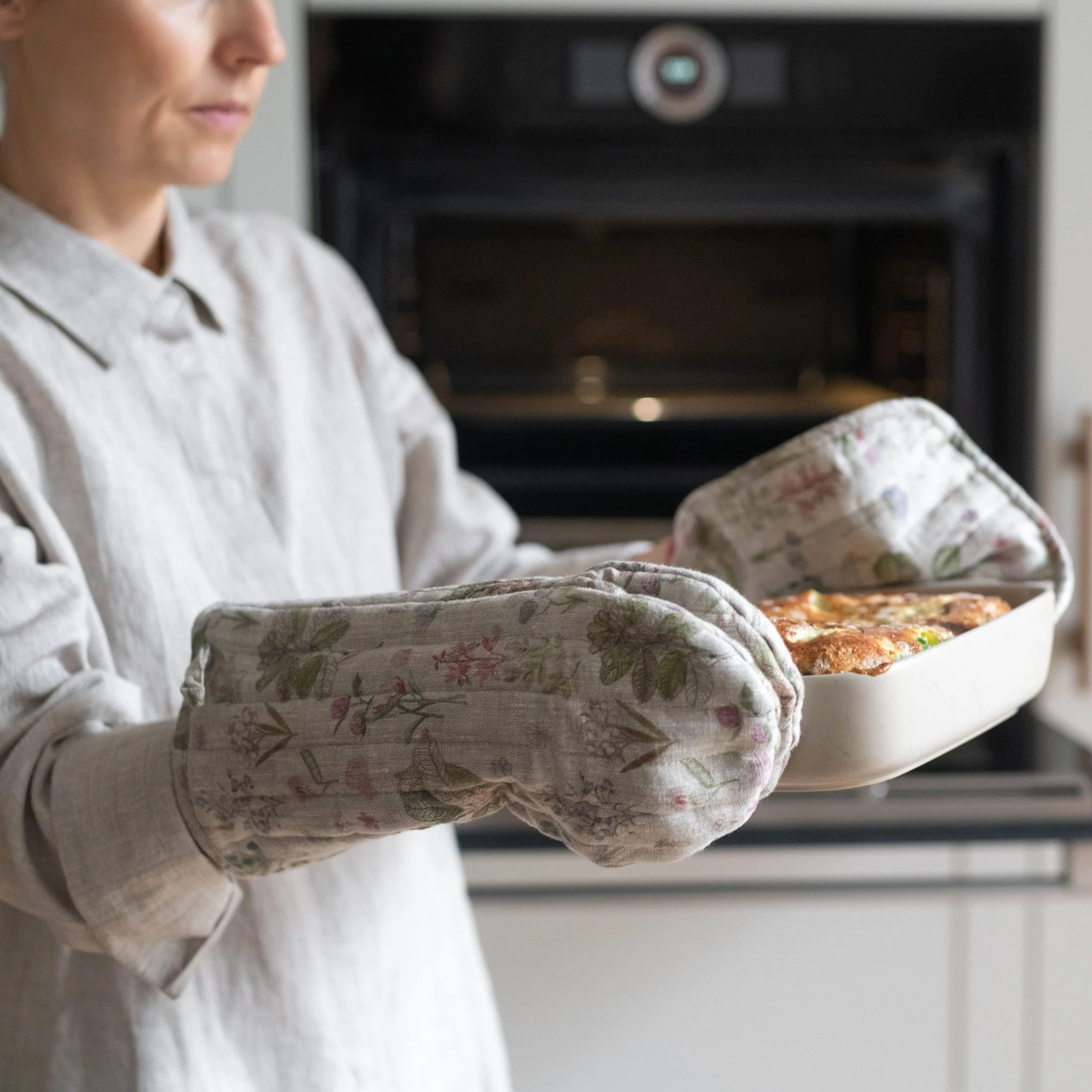 Botany Linen Oven Mitt - Image 3