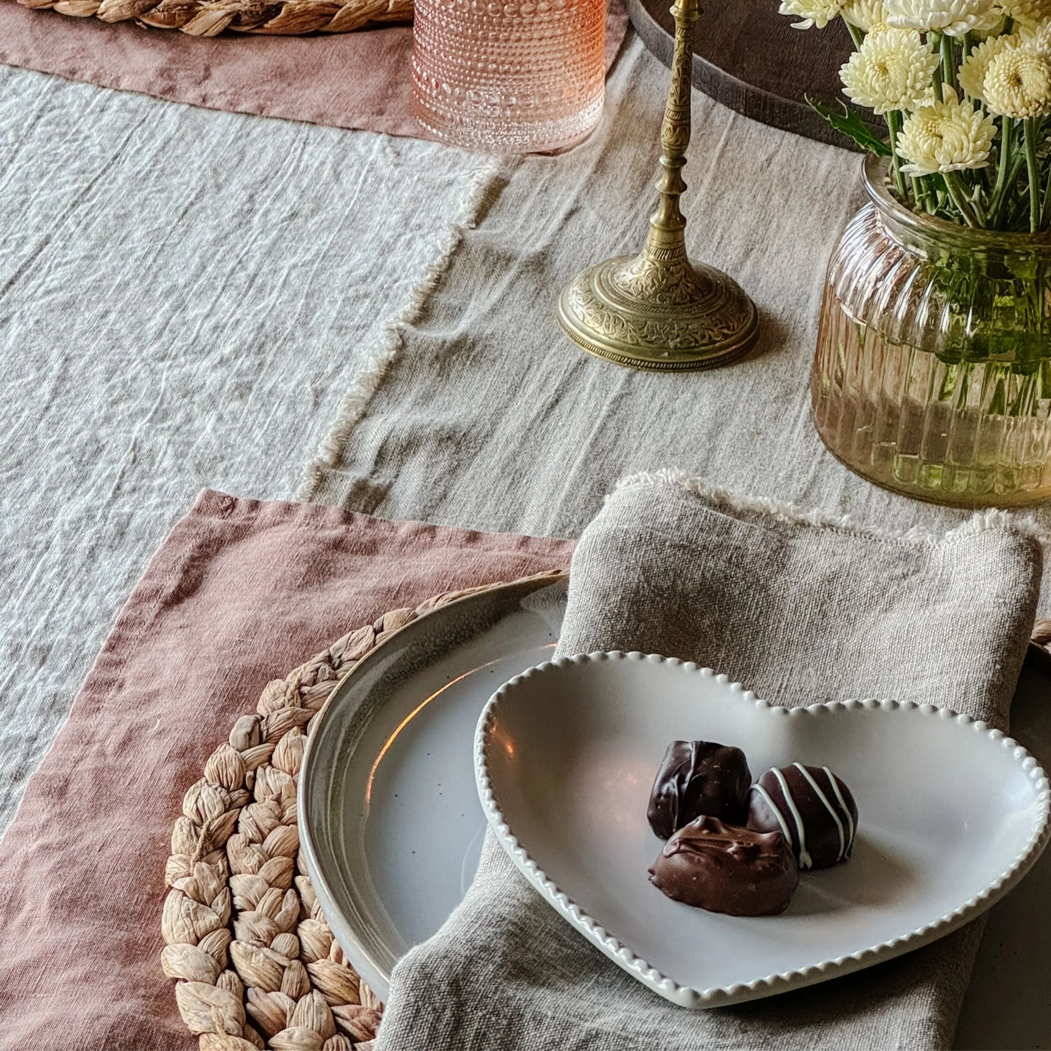 Cafe Creme Lightweight Linen Placemat - Image 5