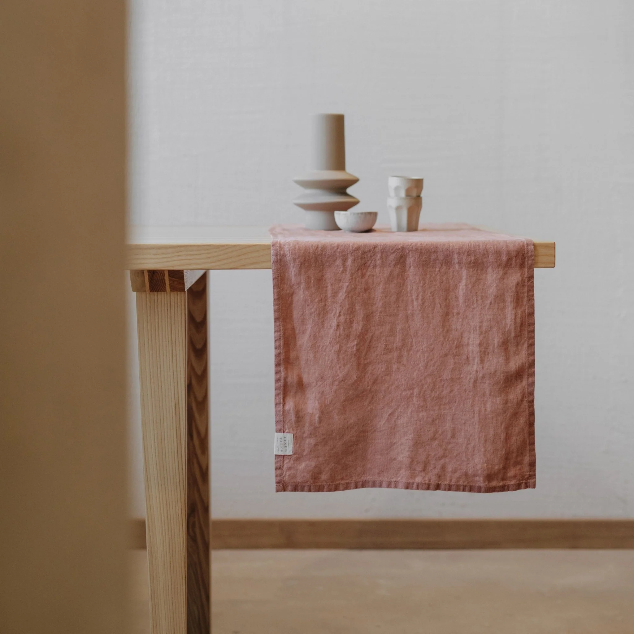 Cafe Creme Lightweight Linen Table Runner - Image 3