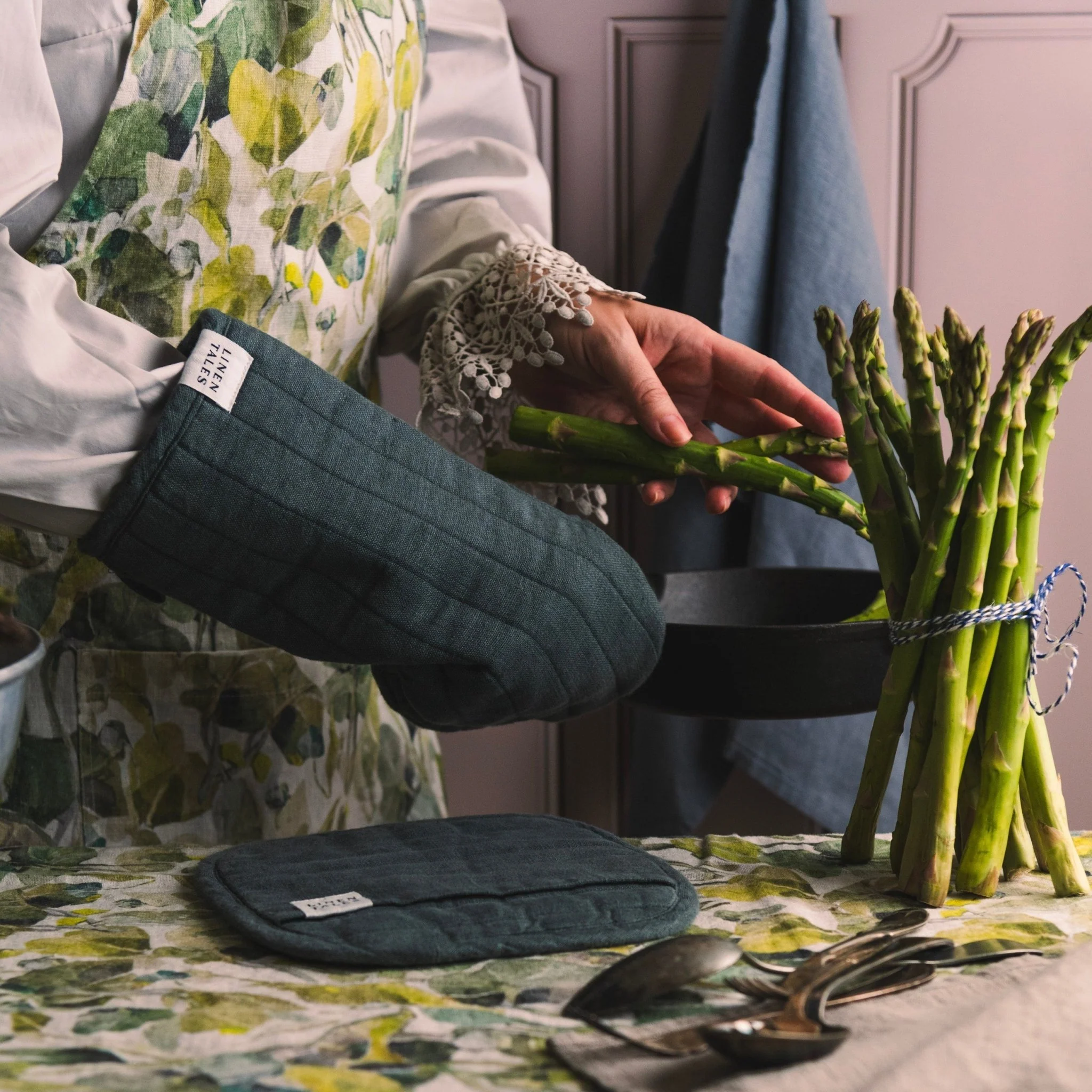 Forest Green Linen Oven Mitt - Image 2