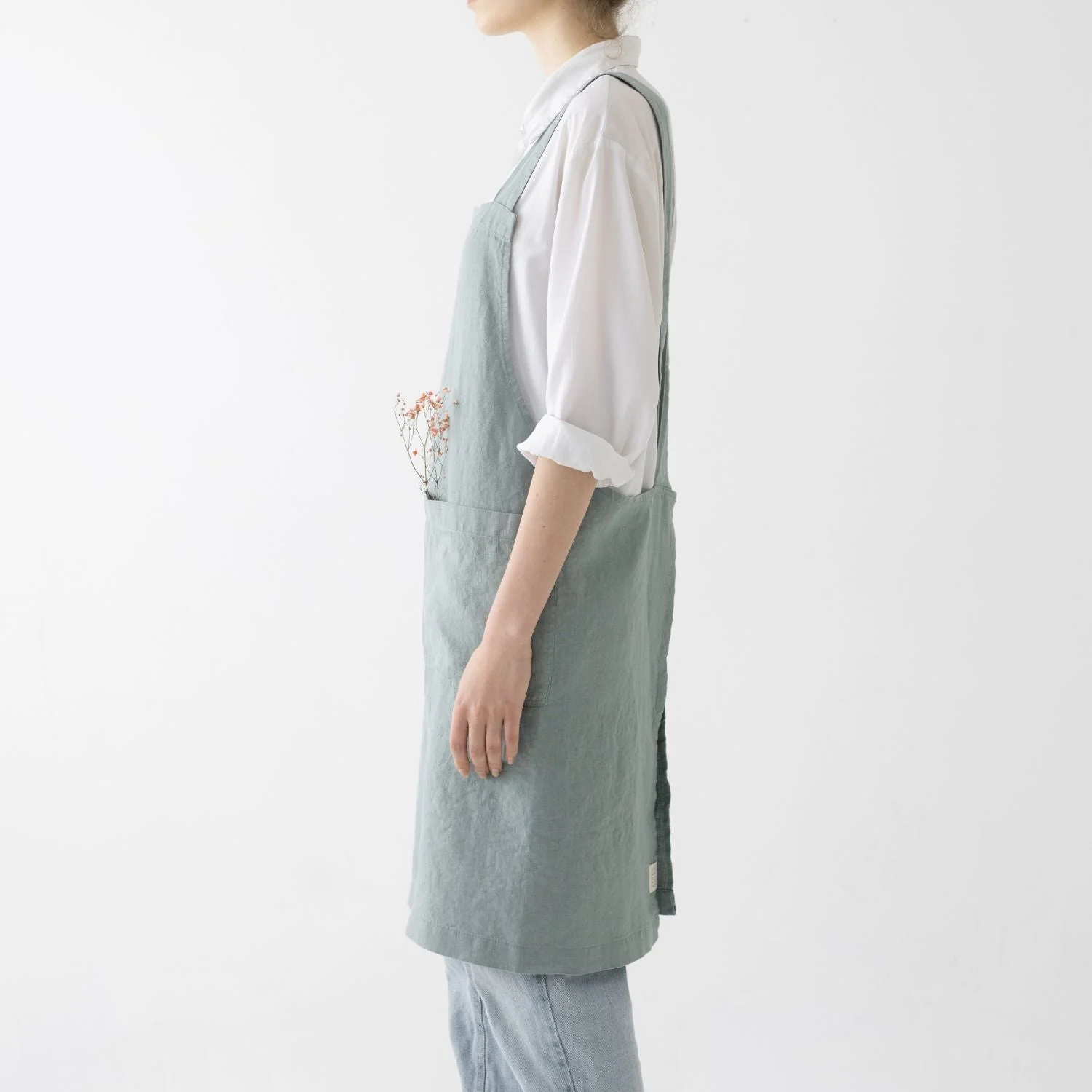 Green Milieu Linen Crossback Apron - Image 2