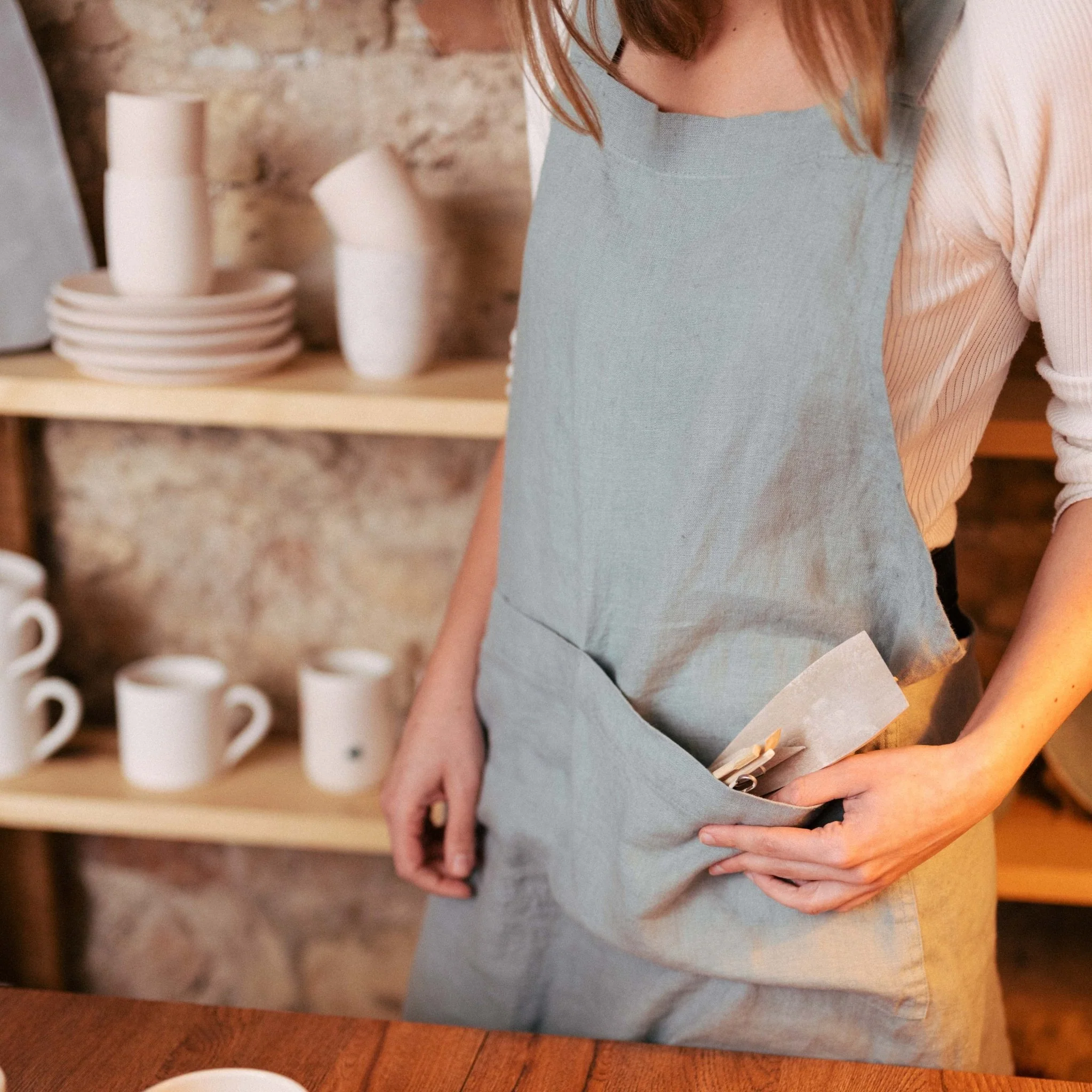 Green Milieu Linen Crossback Apron - Image 4