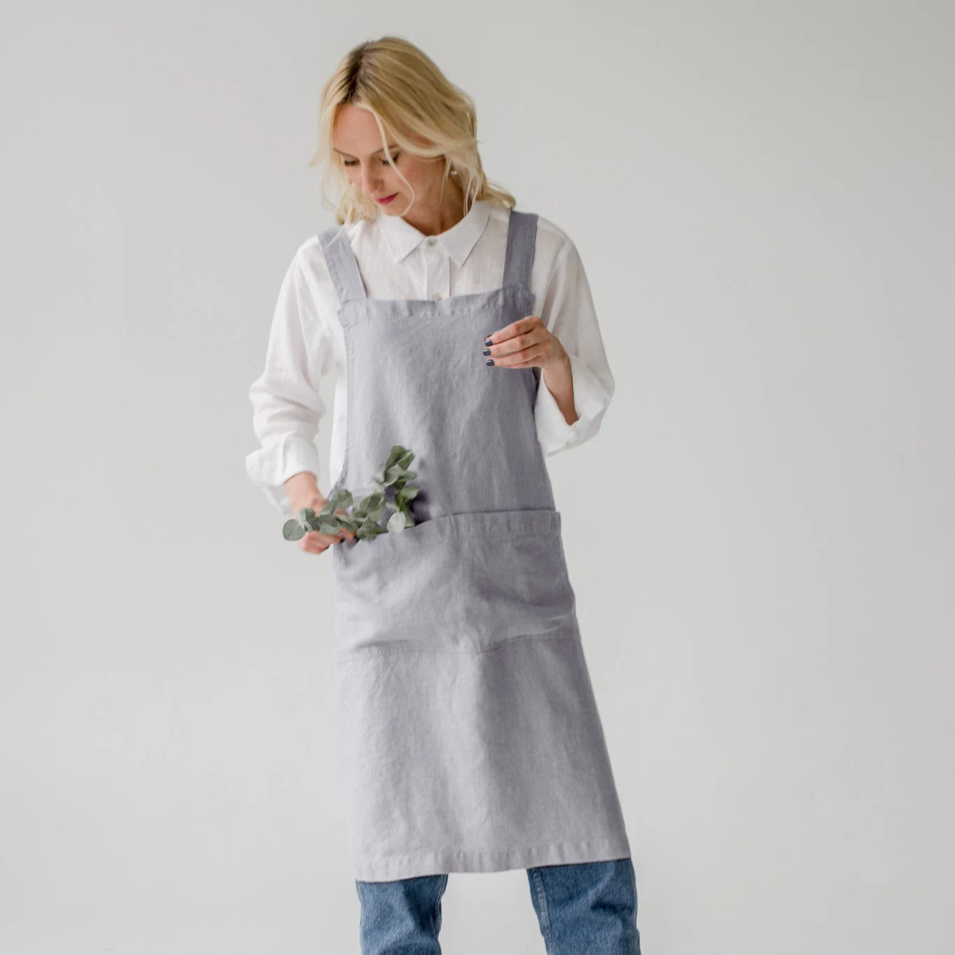 Light Grey Linen Crossback Apron - Image 2