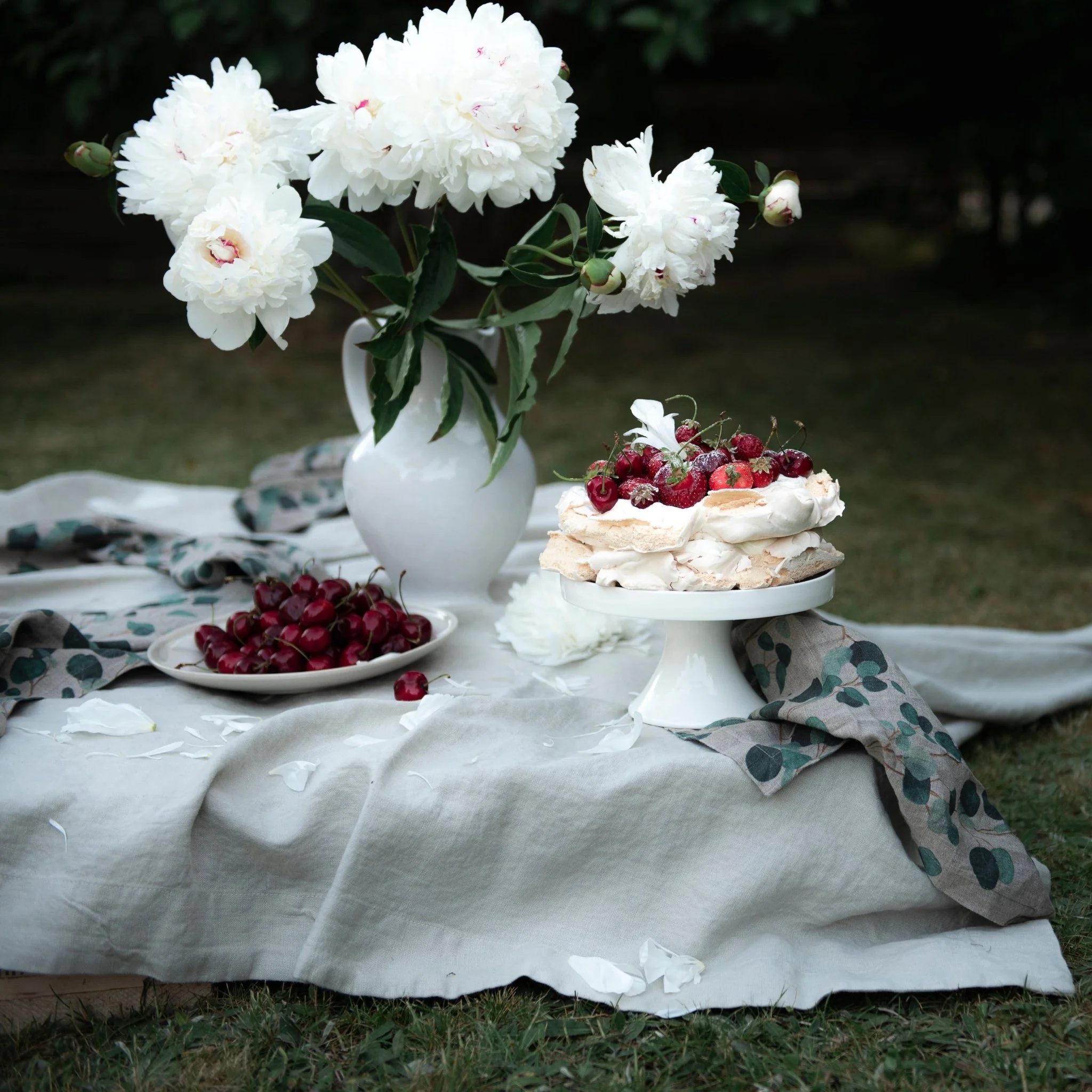 Light Grey Linen Tablecloth - Image 4