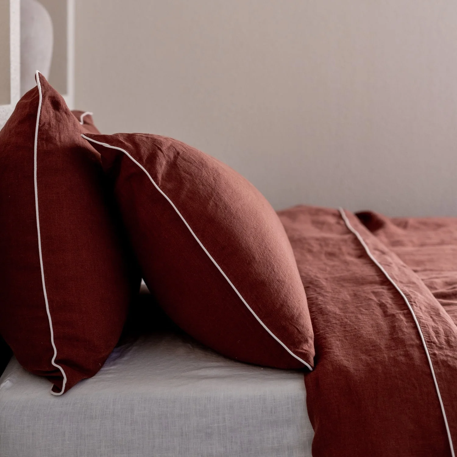 Chocolate Linen Duvet Cover Set with White Piping - Image 5