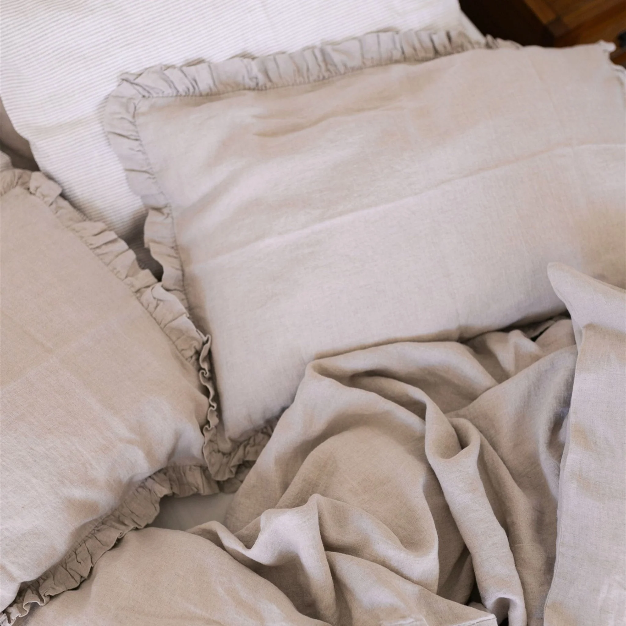 Natural Linen Pillowcase with Frills - Image 2