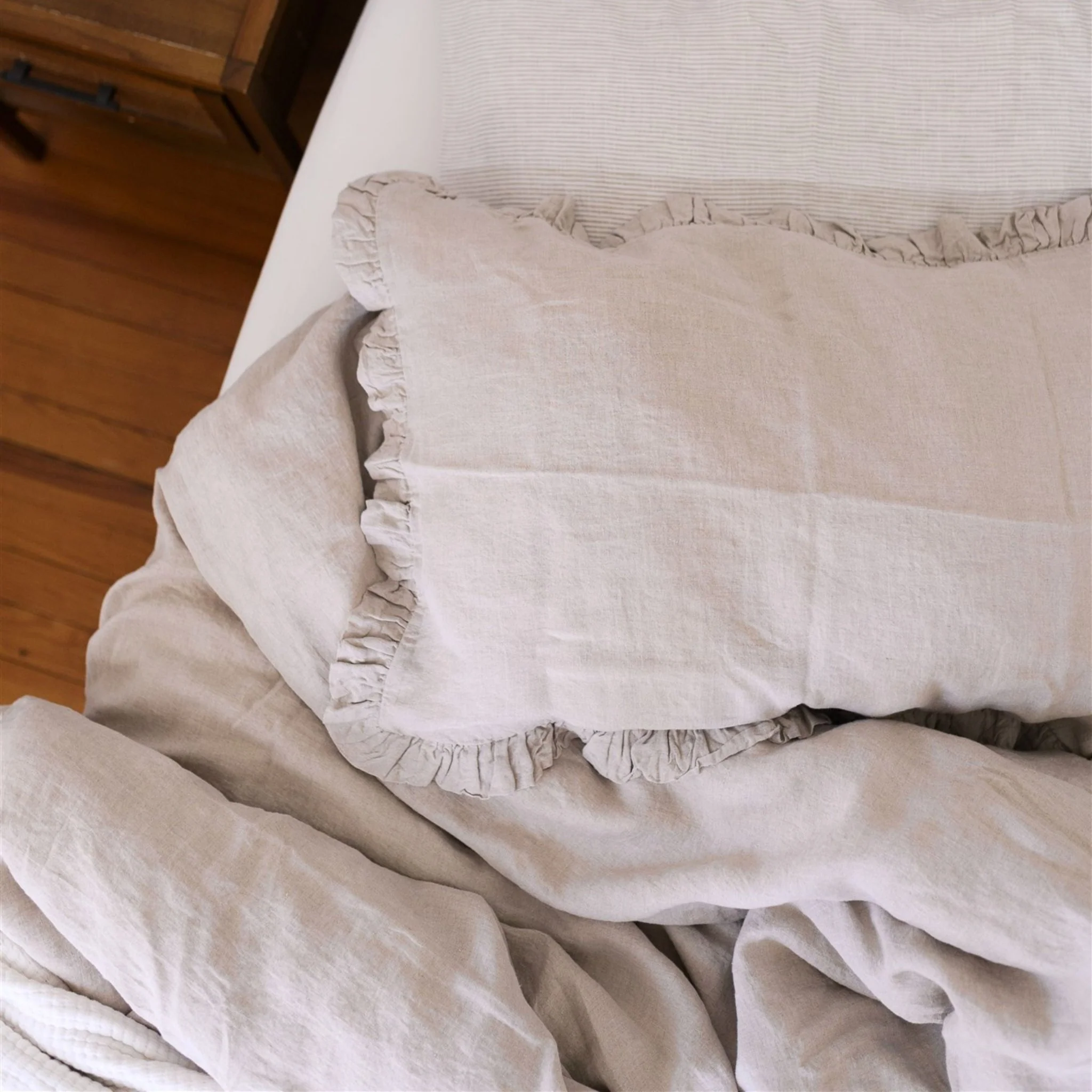 Natural Linen Pillowcase with Frills - Image 3