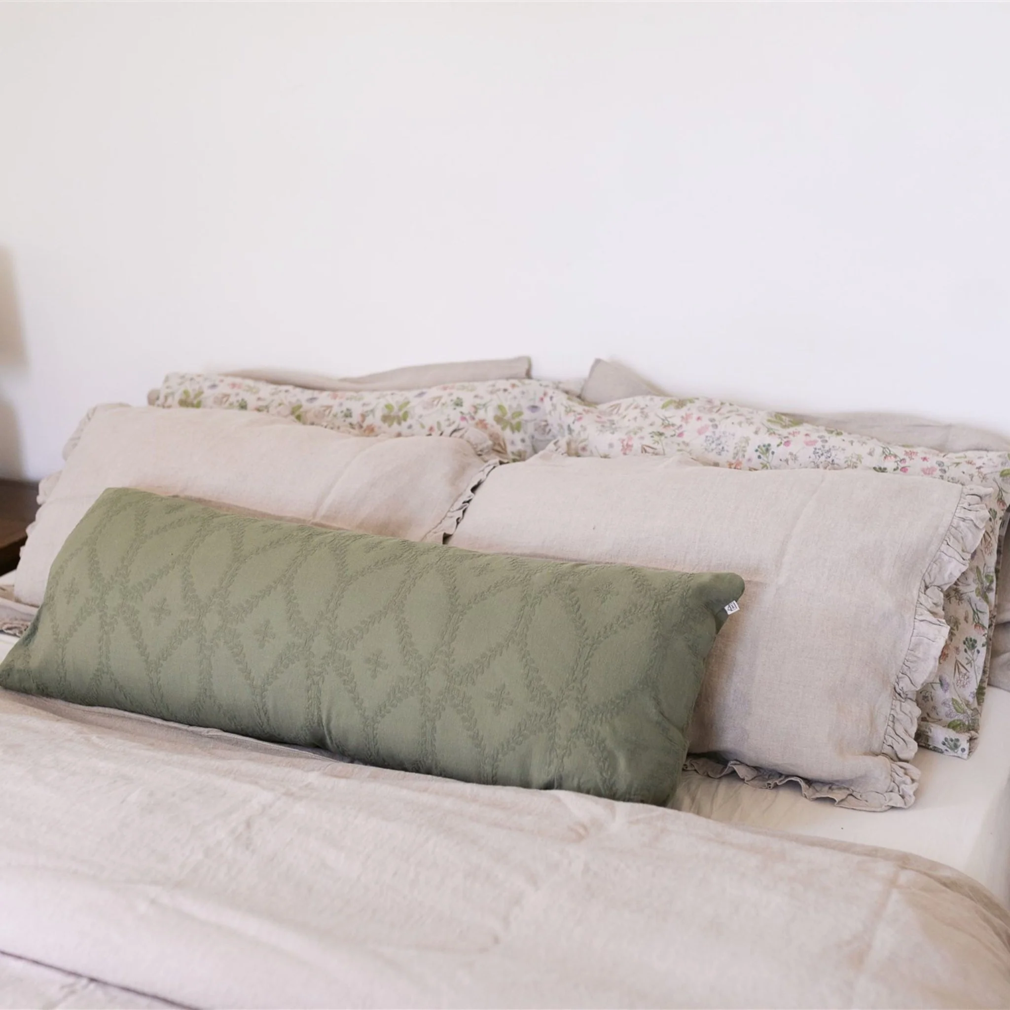 Natural Linen Pillowcase with Frills - Image 4