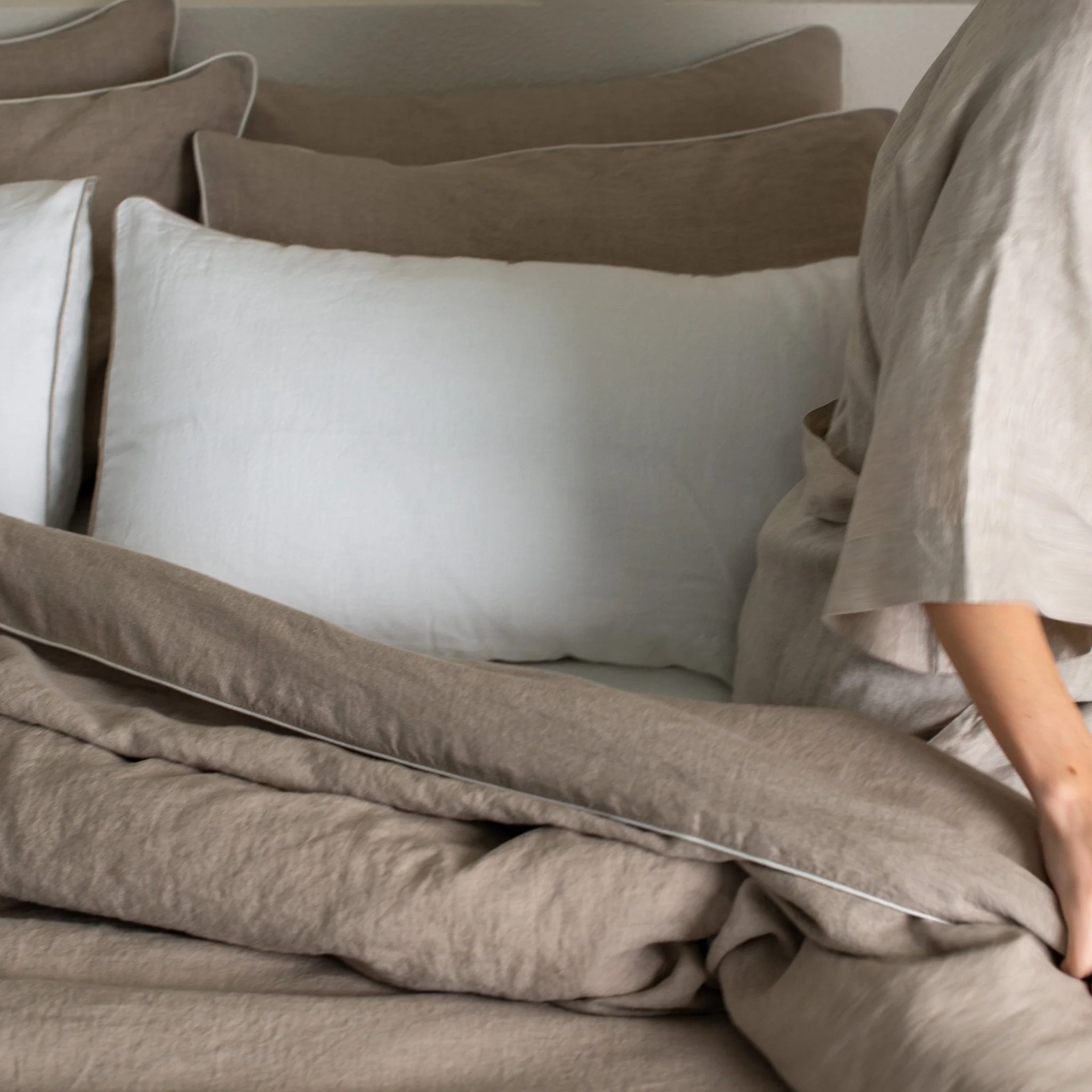 Natural Linen Duvet Cover Set with White Piping - Image 5