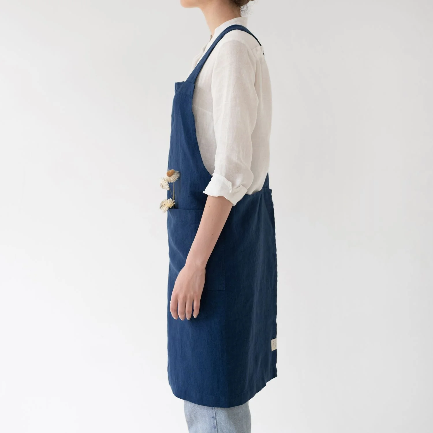 Navy Linen Crossback Apron - Image 2
