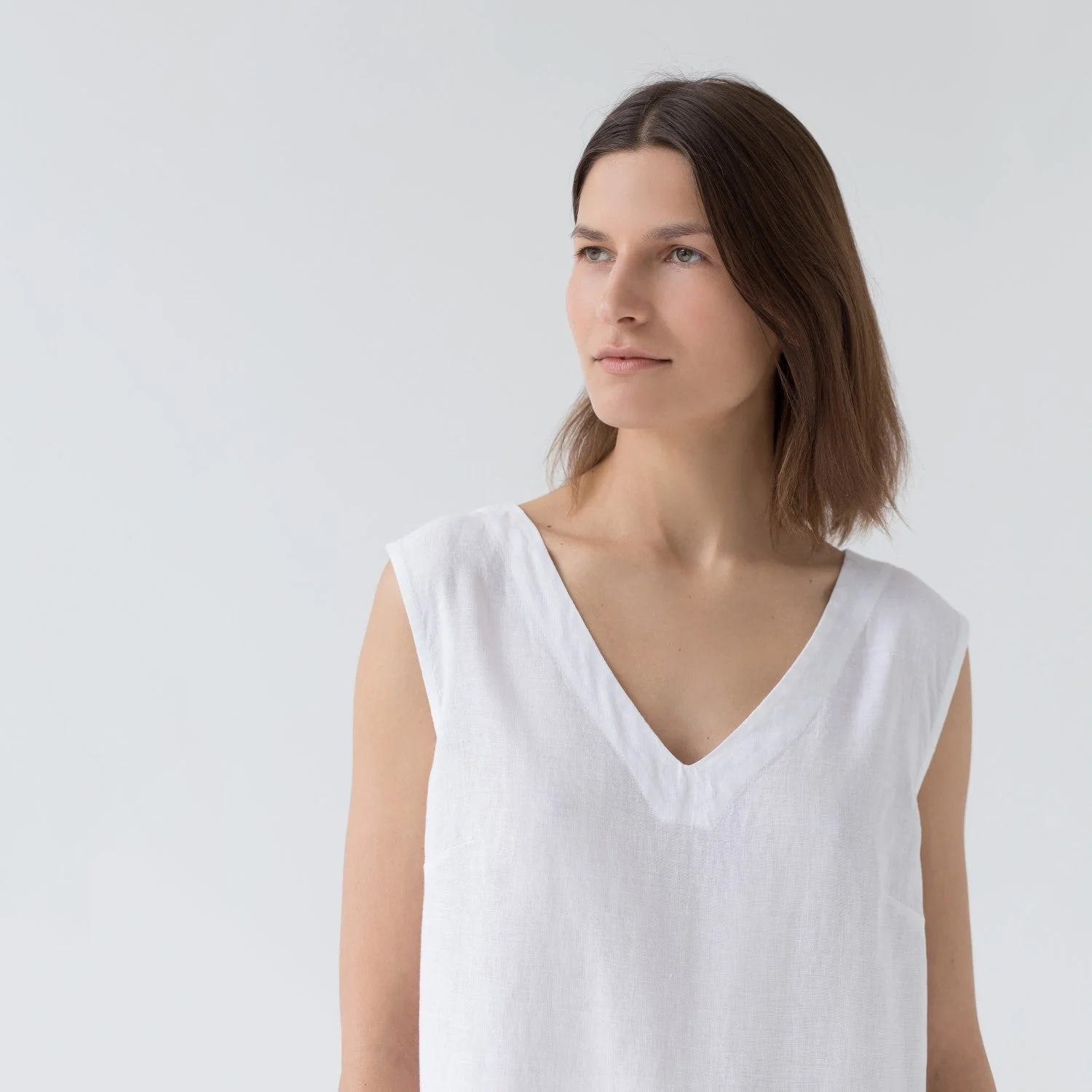 Optical White Linen Nasturtium Nightdress - Image 4