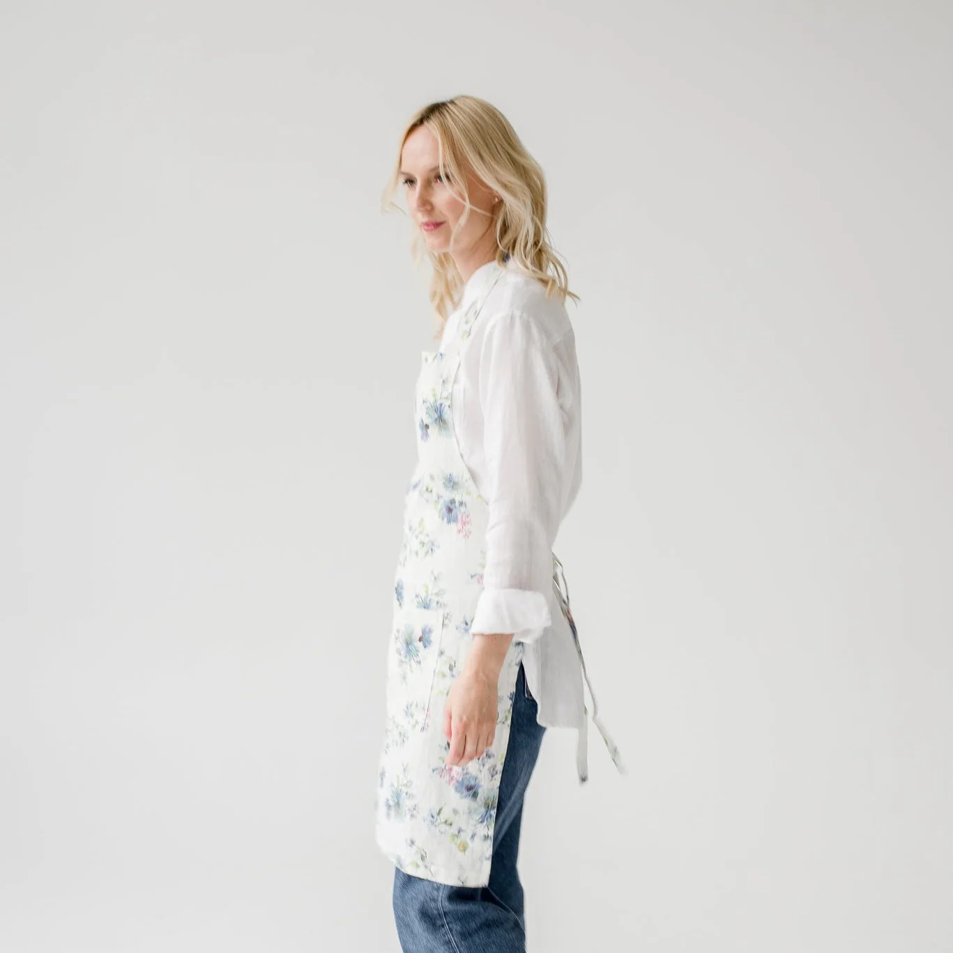 LIMITED EDITION White Flowers Linen Daily Apron - Image 2