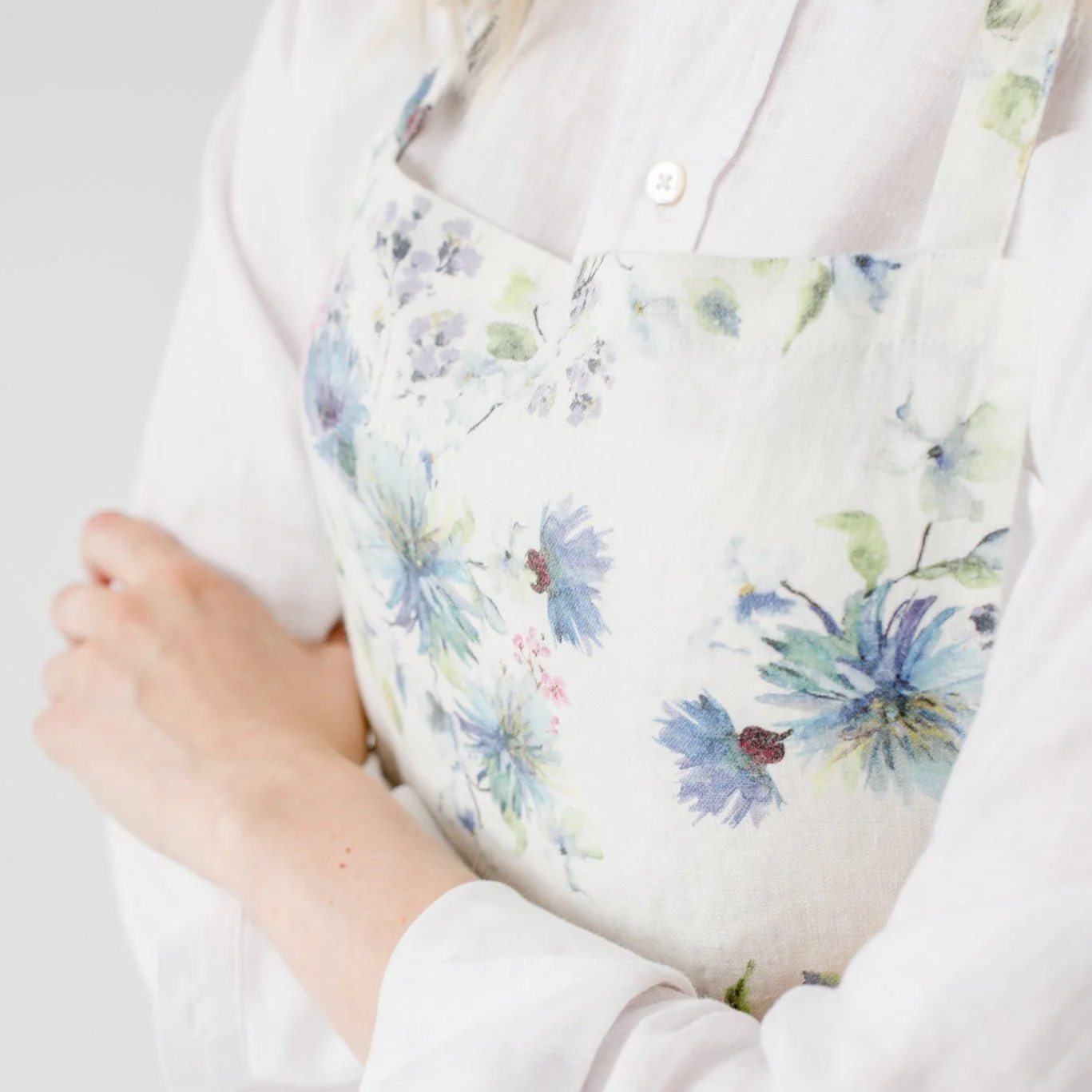 LIMITED EDITION White Flowers Linen Daily Apron - Image 3