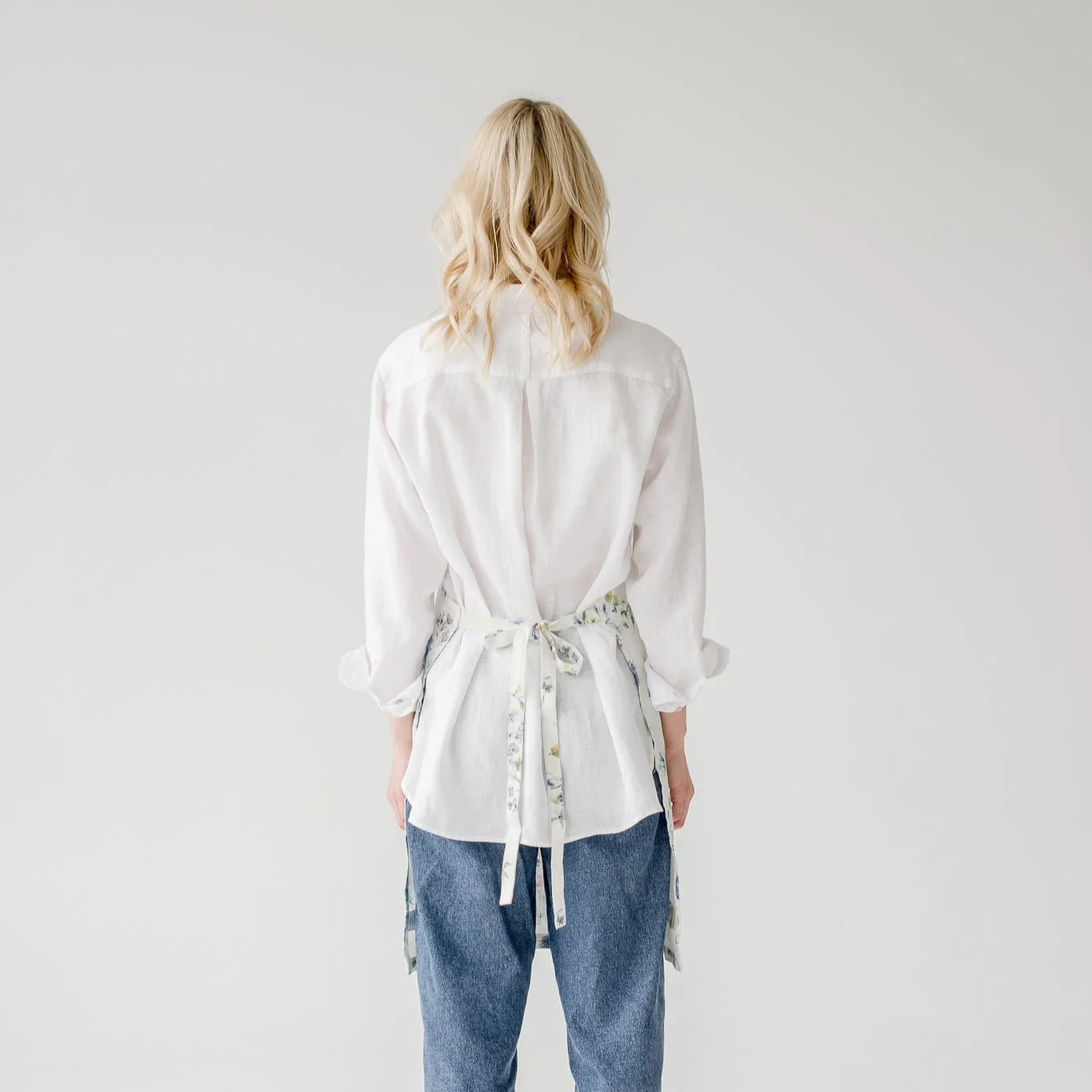 LIMITED EDITION White Flowers Linen Daily Apron - Image 4
