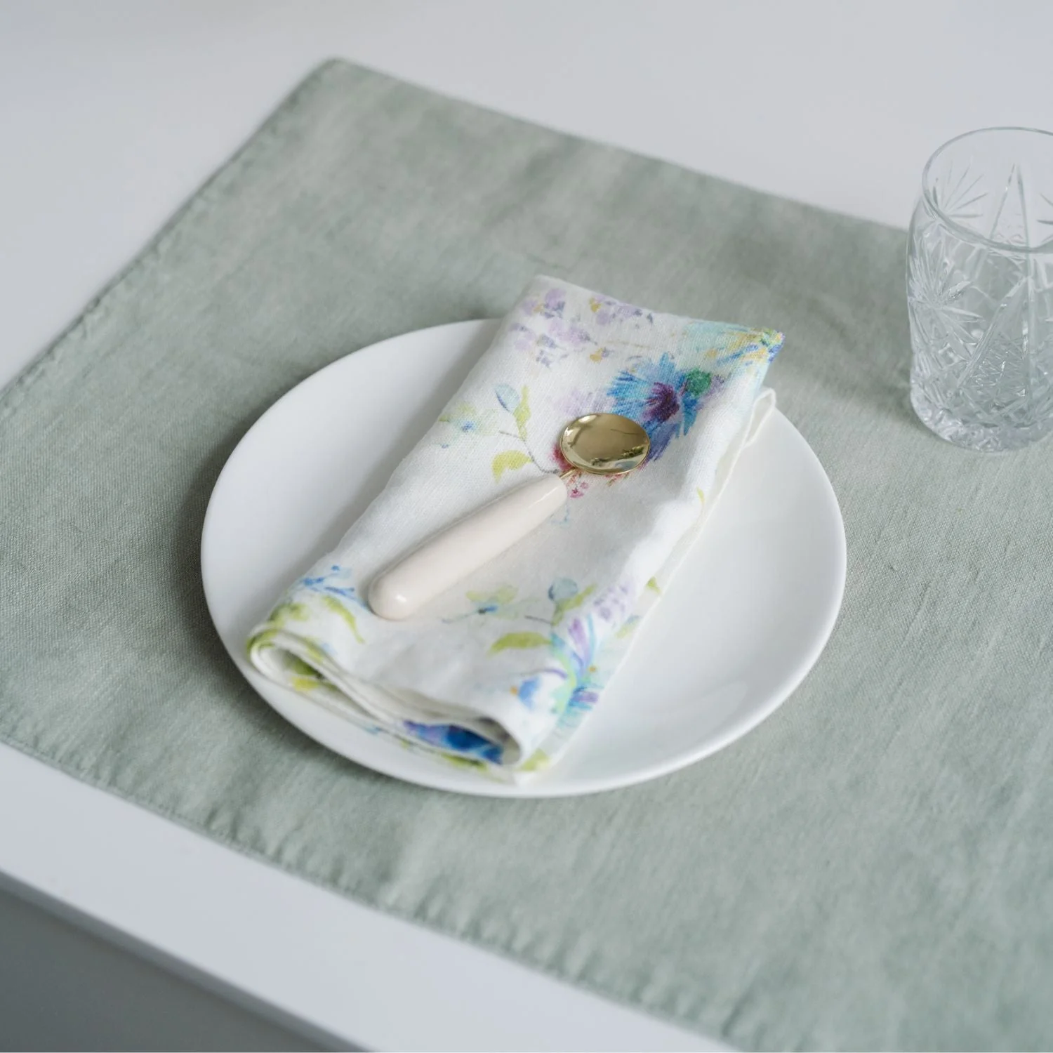 LIMITED EDITION White Flowers Linen Napkins Set of 2 - Image 3