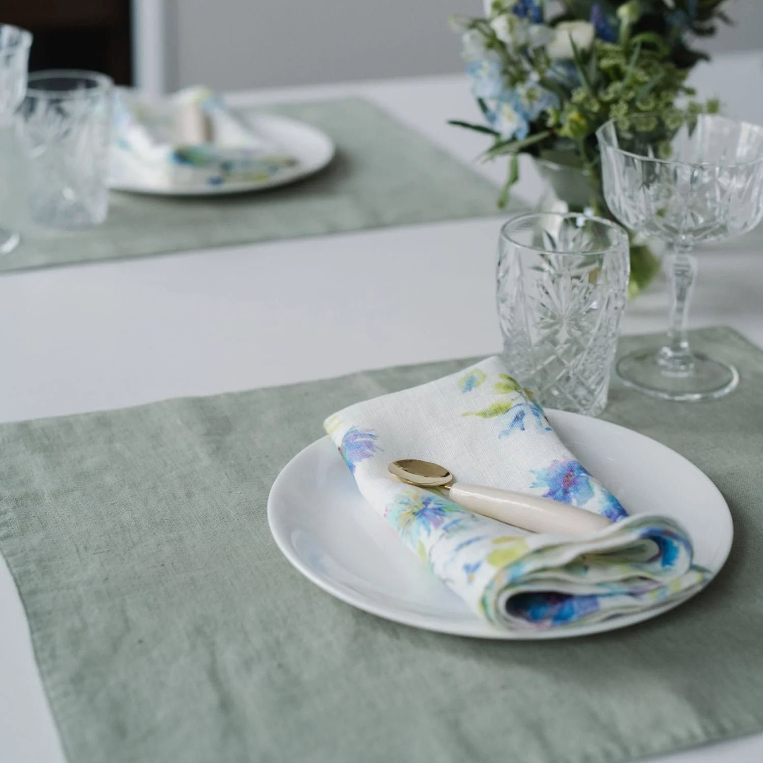 LIMITED EDITION White Flowers Linen Napkins Set of 2 - Image 4