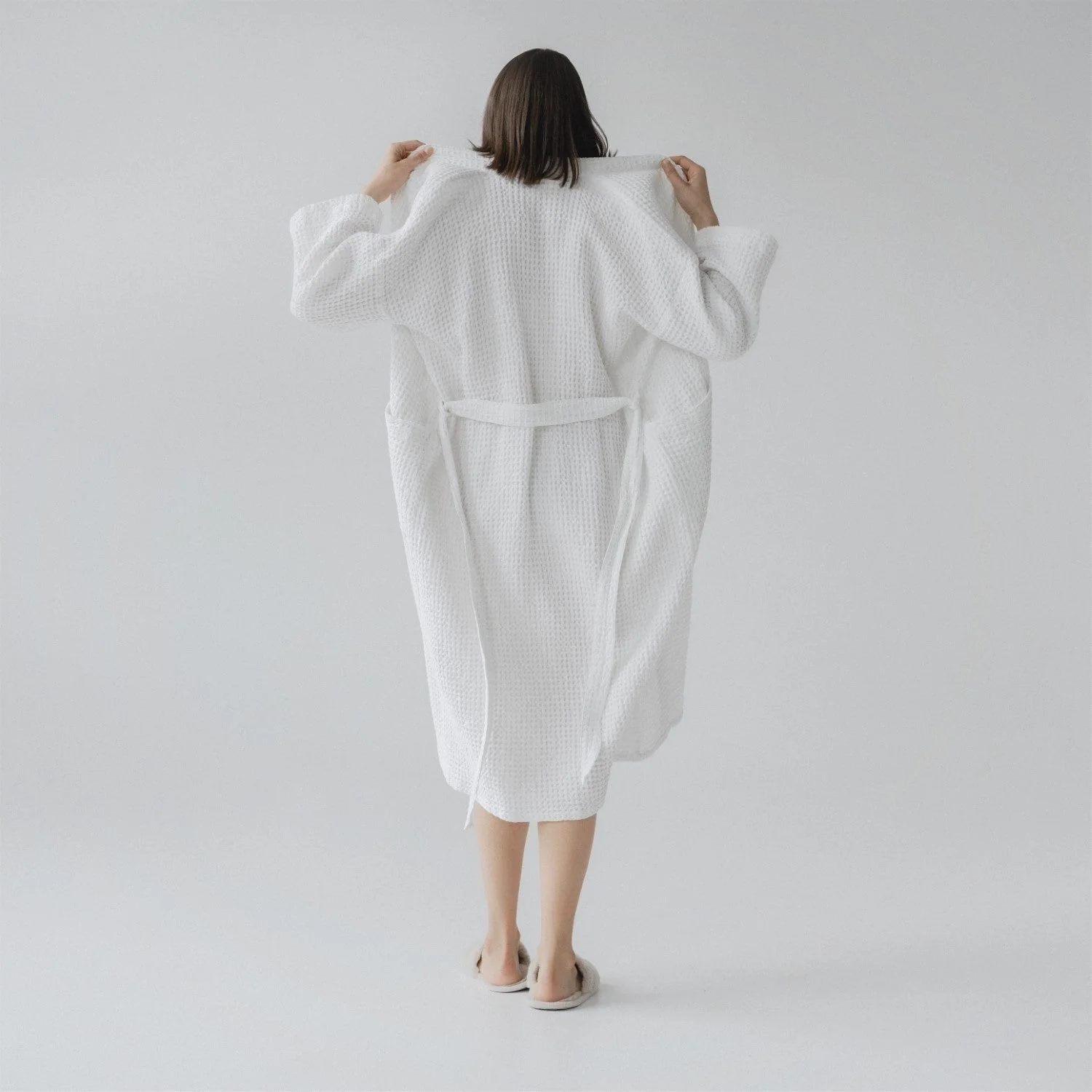 White Linen & Cotton Honeycomb Waffle Bathrobe - Image 4