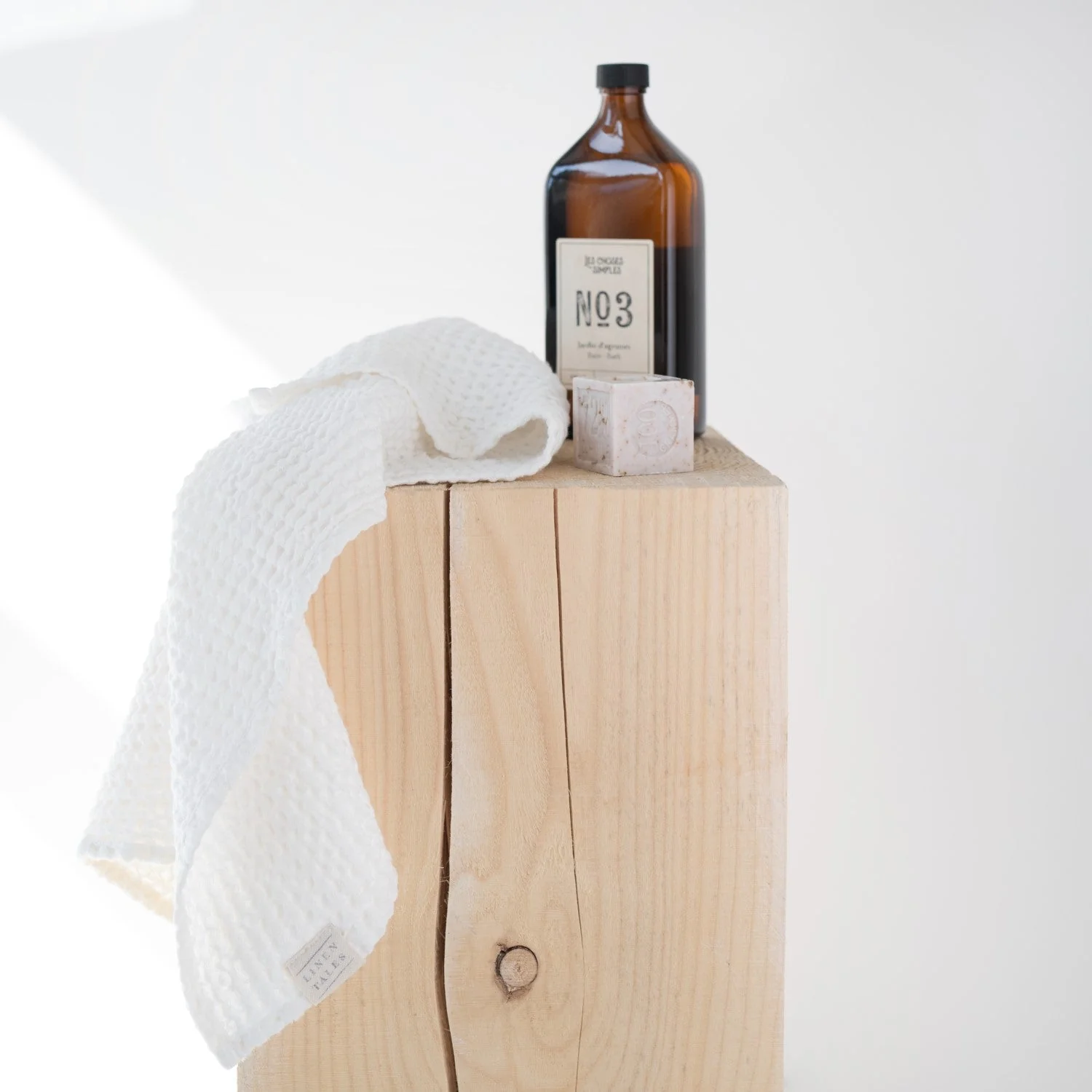 White Linen & Cotton Honeycomb Waffle Towel - Image 3