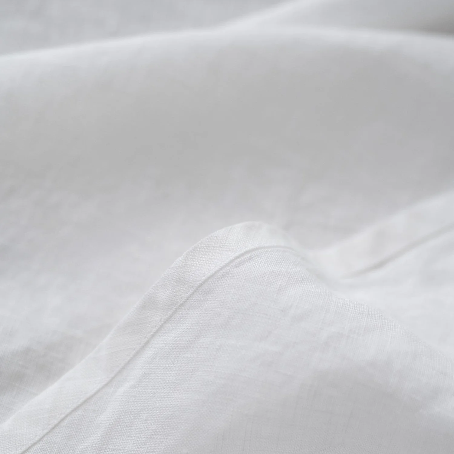 White Lightweight Linen Tablecloth - Image 3