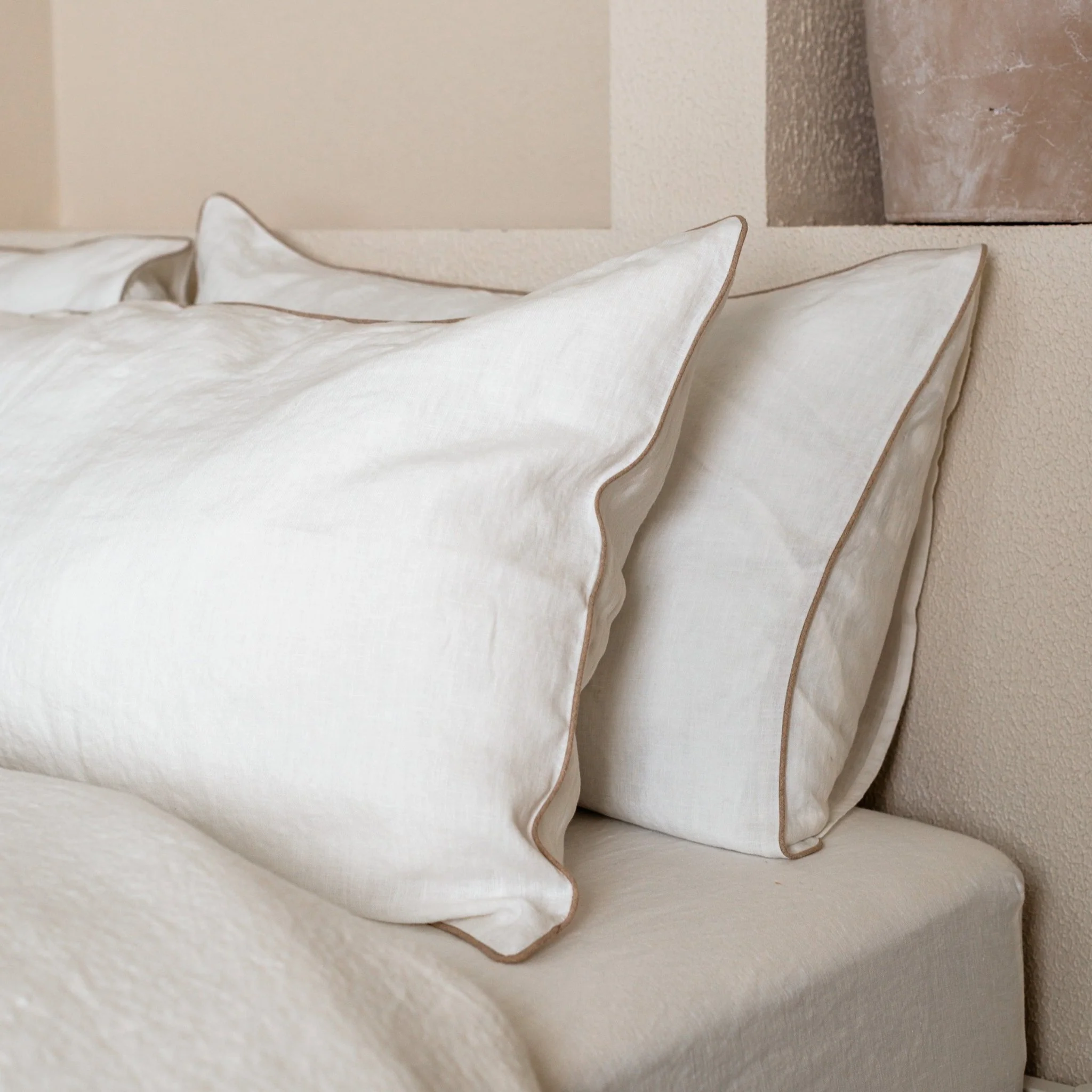 White Linen Duvet Cover Set with Natural Piping - Image 3