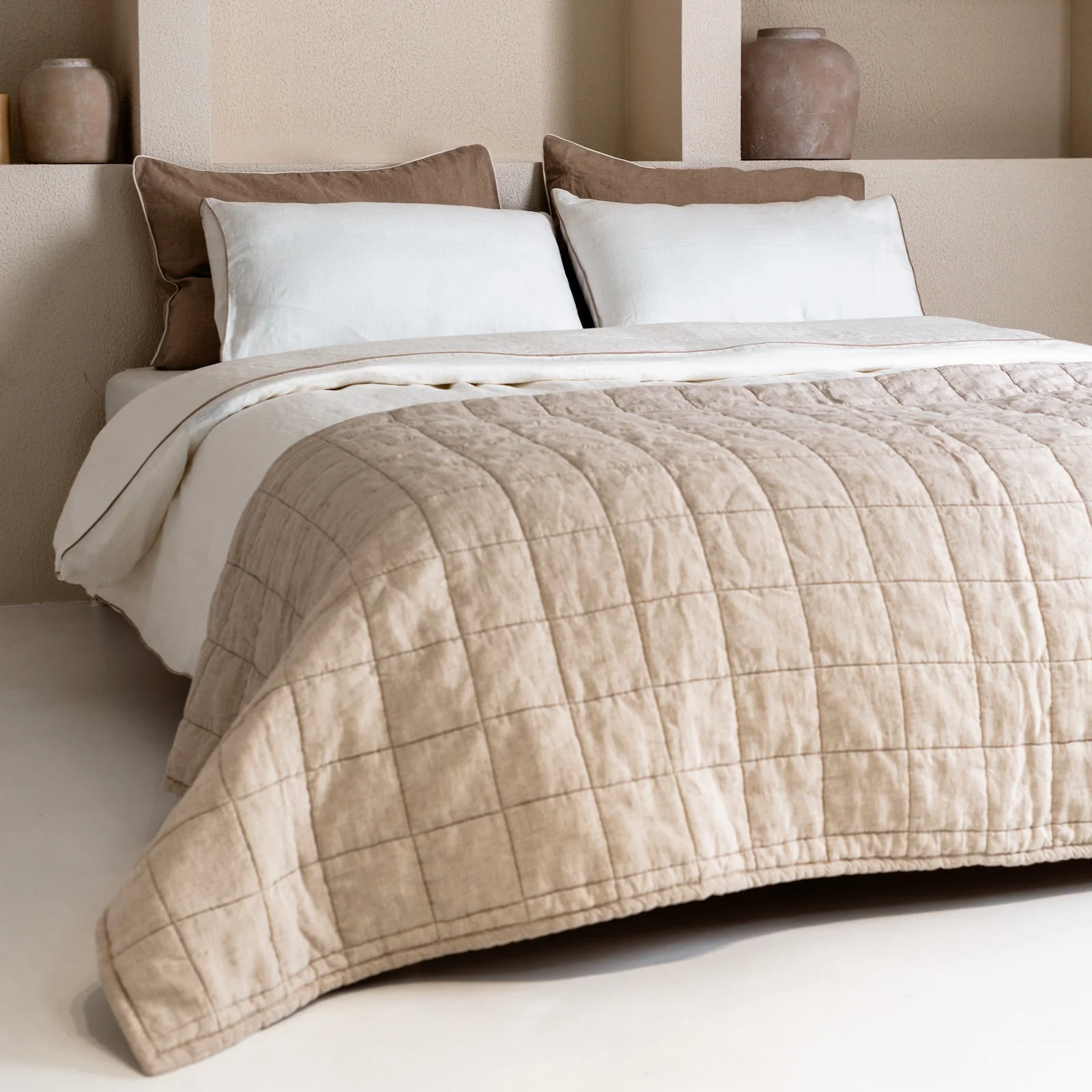 White Linen Duvet Cover Set with Natural Piping - Image 4