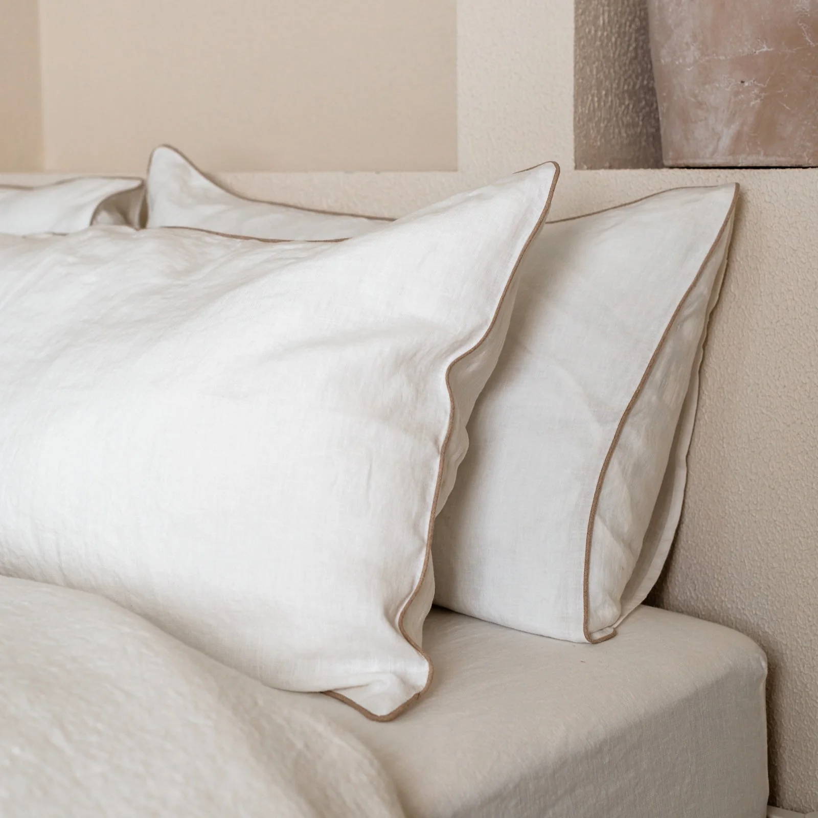 White Linen Pillowcase with Natural Piping Set of 2 - Image 3